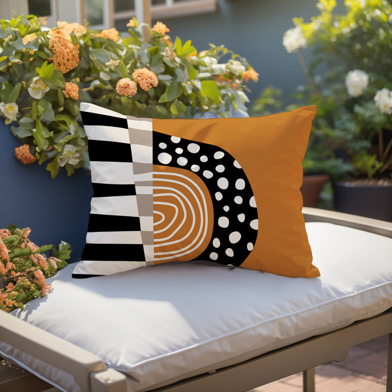 Oreiller rectangulaire réversible intérieur / extérieur Ritter Abstract, Orange brûlé / noir / blanc cassé, H 18 po x l 25 po