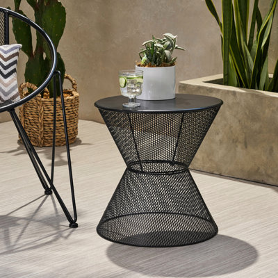 Table d'appoint - Ajoutez du charme à votre espace extérieur, fer, noir mat, filet Breezy, 17,84 po X 17,74 po en maille noire, silhouette arrondie et profondeur, largeur, hauteur
