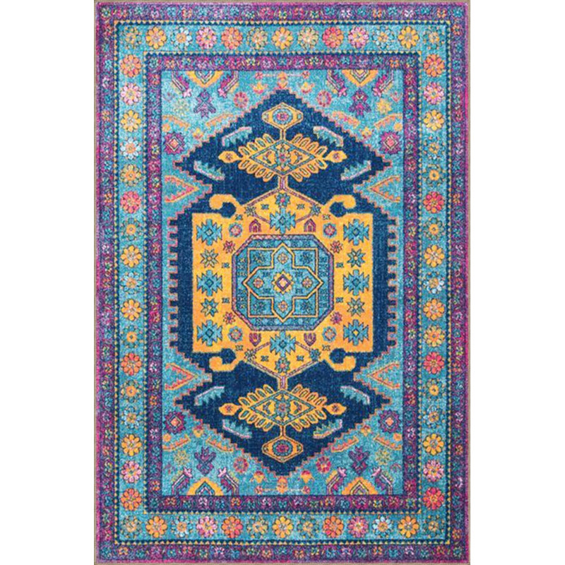 Tapis décoratif bleu à motifs traditionnels, Rectangle 2 pi 4 po x 4 pi