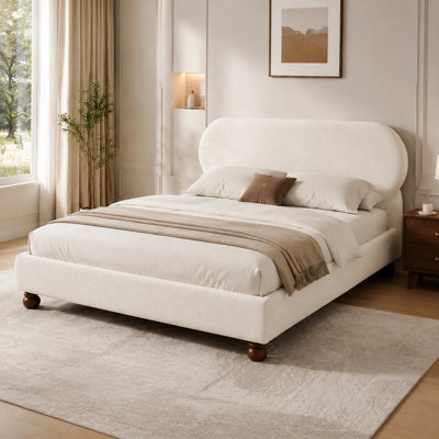 Lit tapissier moderne grand avec tête de lit à oreilles courbée, cadre de lit plateforme avec pieds en bois d'hévéa massif, crème