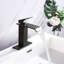 Robinet de salle de bain moderne - bec cascade, poignée simple, noir mat, température réglable avec levier noir, style minimaliste-122075538