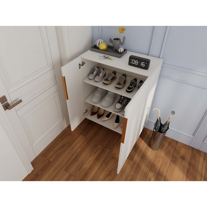 Buffet moderne blanc avec poignées dorées pour la cuisine