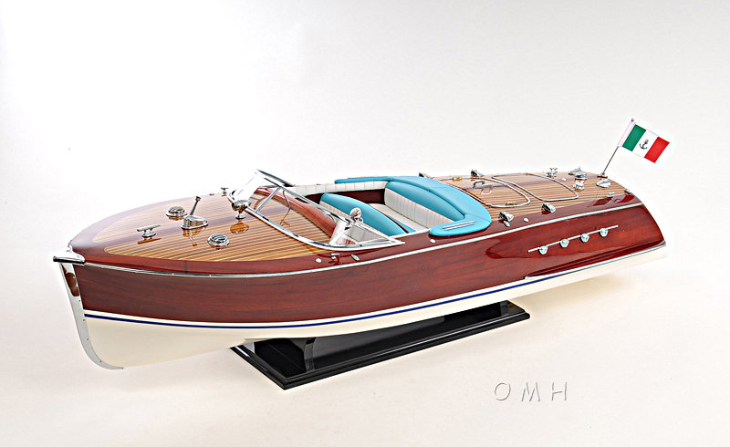 Bateau peint triton Riva