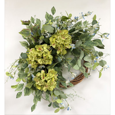 Couronne florale 24 po avec demi-anneau, printemps, été, lierre, eucalyptus et hortensia