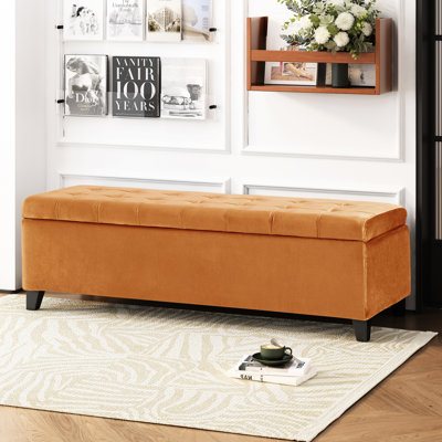 Banc de rangement en velours orange brûlé avec couvercle et grand compartiment pour couvertures, pieds en bois de bouleau au fini brun foncé, capacité de charge maximale de 113 kg (250 lb), grande capacité de rangement