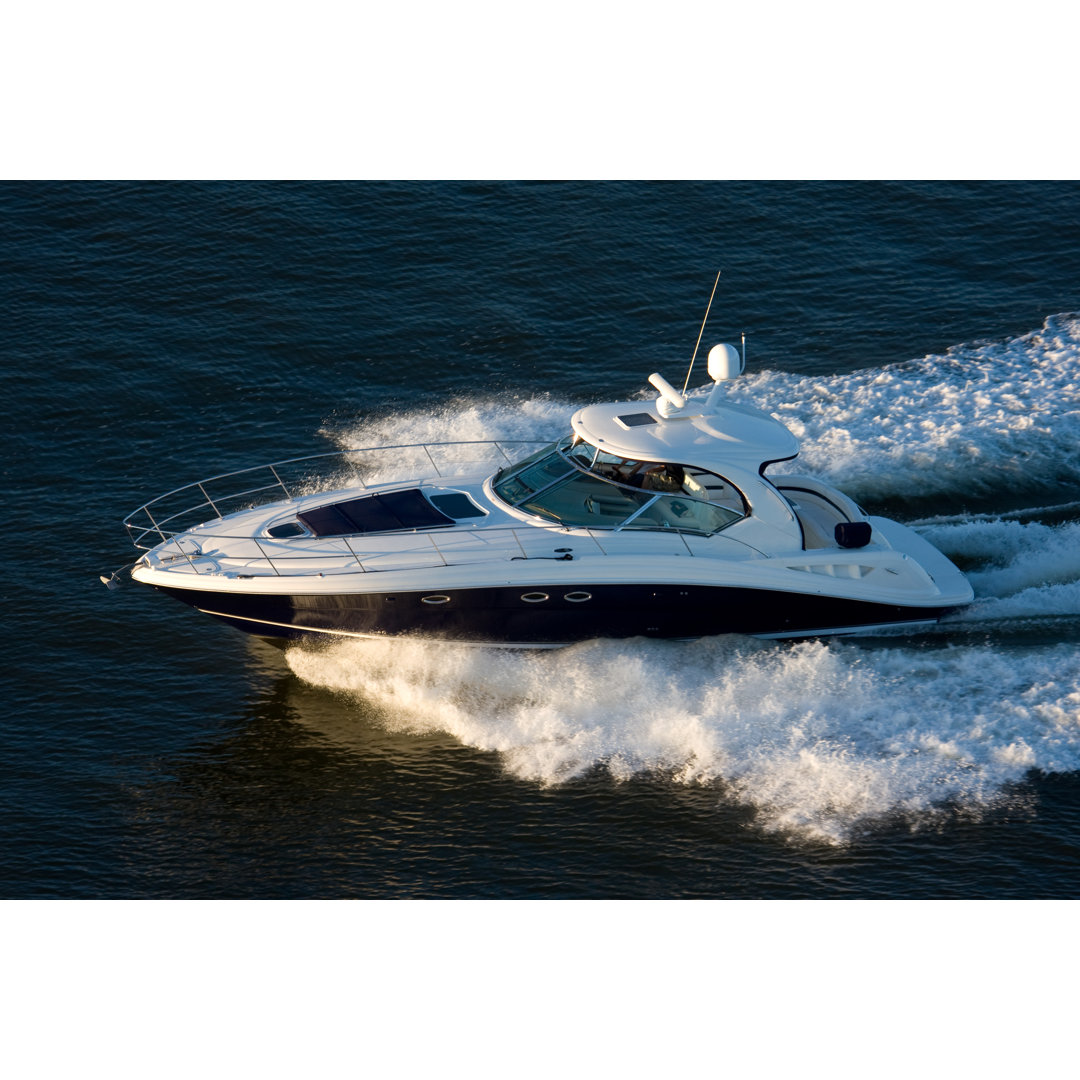 Luxury Power Boat von Dan_prat - Druck auf Leinwand ohne Rahmen