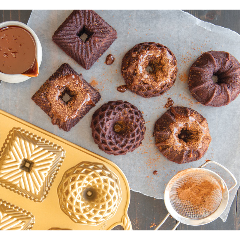 Nordic Ware Non-Stick Round Geo Bundtlette Cake Pan