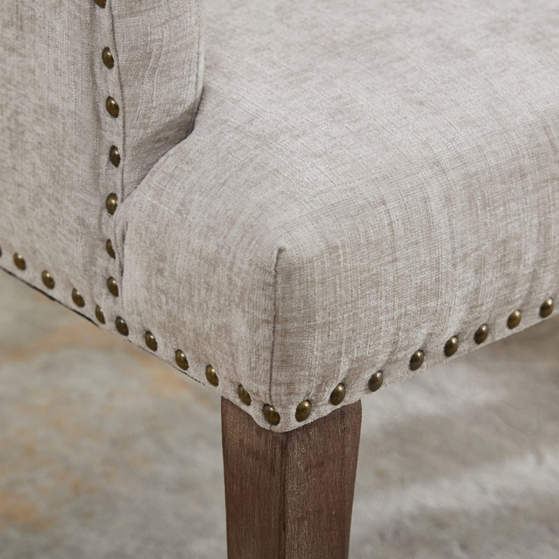 Chaise en chenille avec pieds en bois et dossier capitonné, Beige