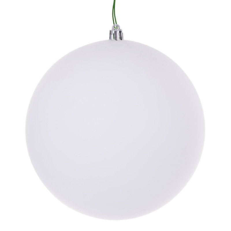 Boule blanche sans soudure mat percée aux rayons UV. Comprend 4 décorations par boîte., H 6 po x l 6 po x P 6 po