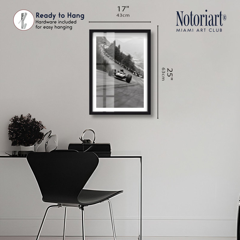 «Vintage Racecar Shadowbox Print Sports» par Notoriart, cadre noir, 17 x 25, H 25 po x l 17 po, Noir