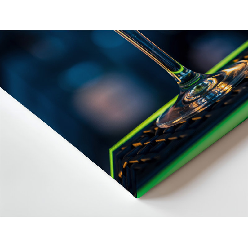 Toile «A Vibrant Green Cocktail», une surface brillante scintillante sous un doux art mural, H 20 po x l 20 po