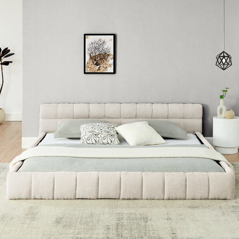 Très grand lit plateforme avec tissu beige et tête de lit confortable, tête de lit simple et moderne, tissu d'ameublement doux et épais, pas de sommier tapissier, décoration