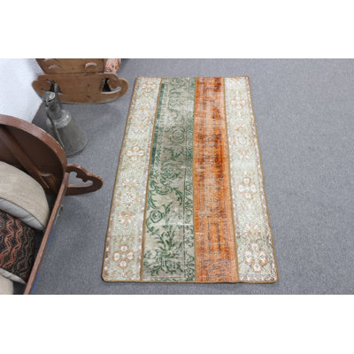 Petit tapis oriental vert pour la chambre à coucher: design rétro anatolien turc dans un style patchwork luxueux