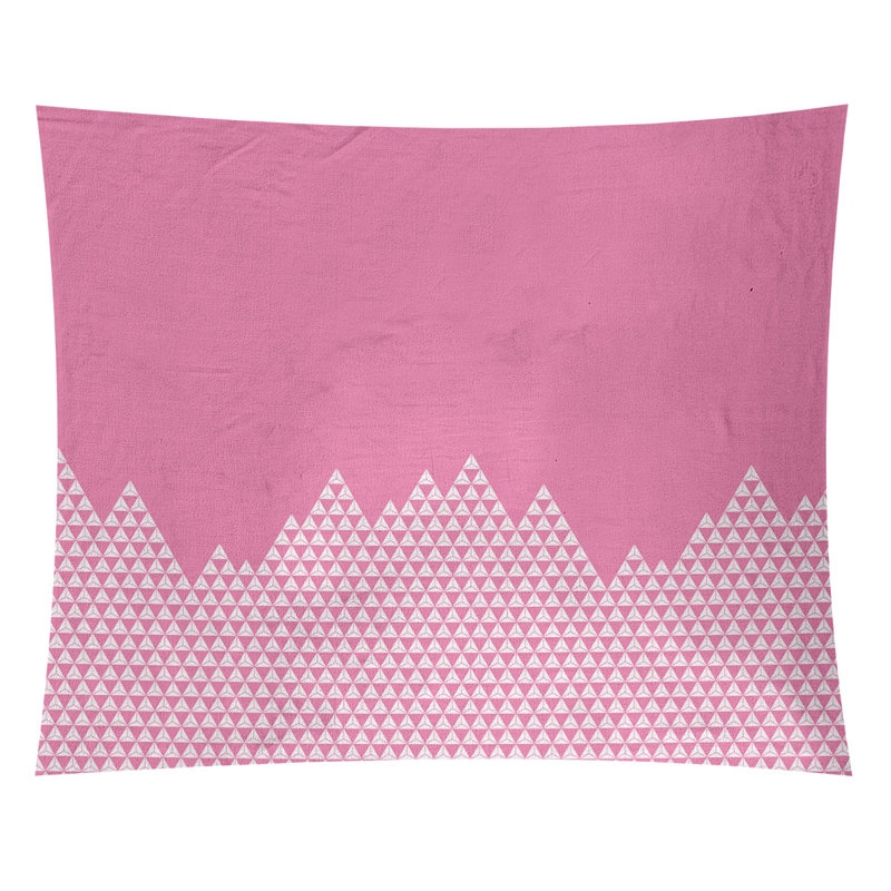 Tapisserie «Avicia Mountain» par Katelyn Elizabeth, H 27,5 po x l 37,5 po, Intérieur