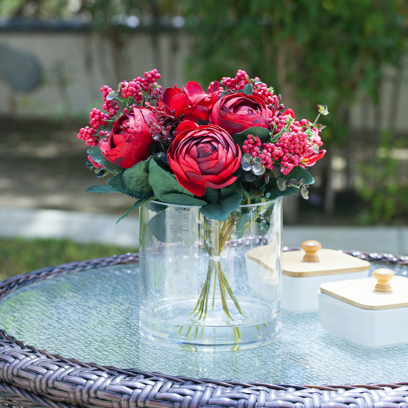 Renoncule artificiel dans un vase en verre, Rouge