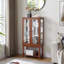 Vitrine lumineuse avec espace de rangement ouvert, pieds en bois massif pour une décoration intérieure élégante