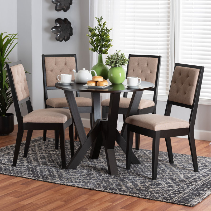 Ensemble repas pour quatre personnes