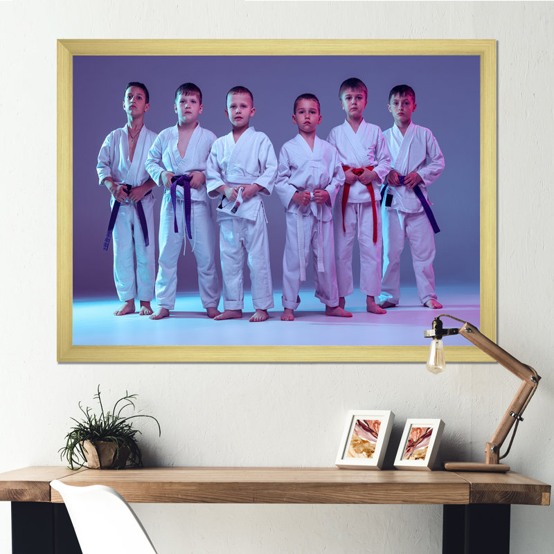Karate Kids I sur toile, H 34 po x l 44 po x P 1,5 po, Cadre doré simple