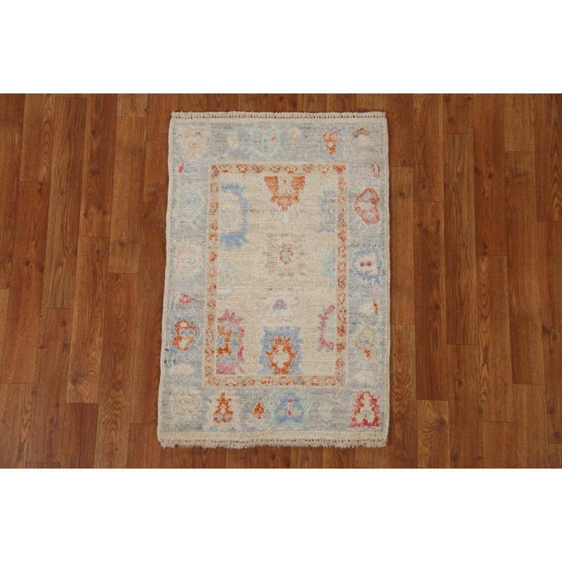 Tapis unique beige et ivoire 2 pi 11 po x 2 pi 0 po