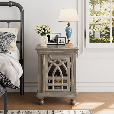 - Style, gris antique, bois de manguier, table de chevet, organisation florale exquise dans la chambre à coucher,