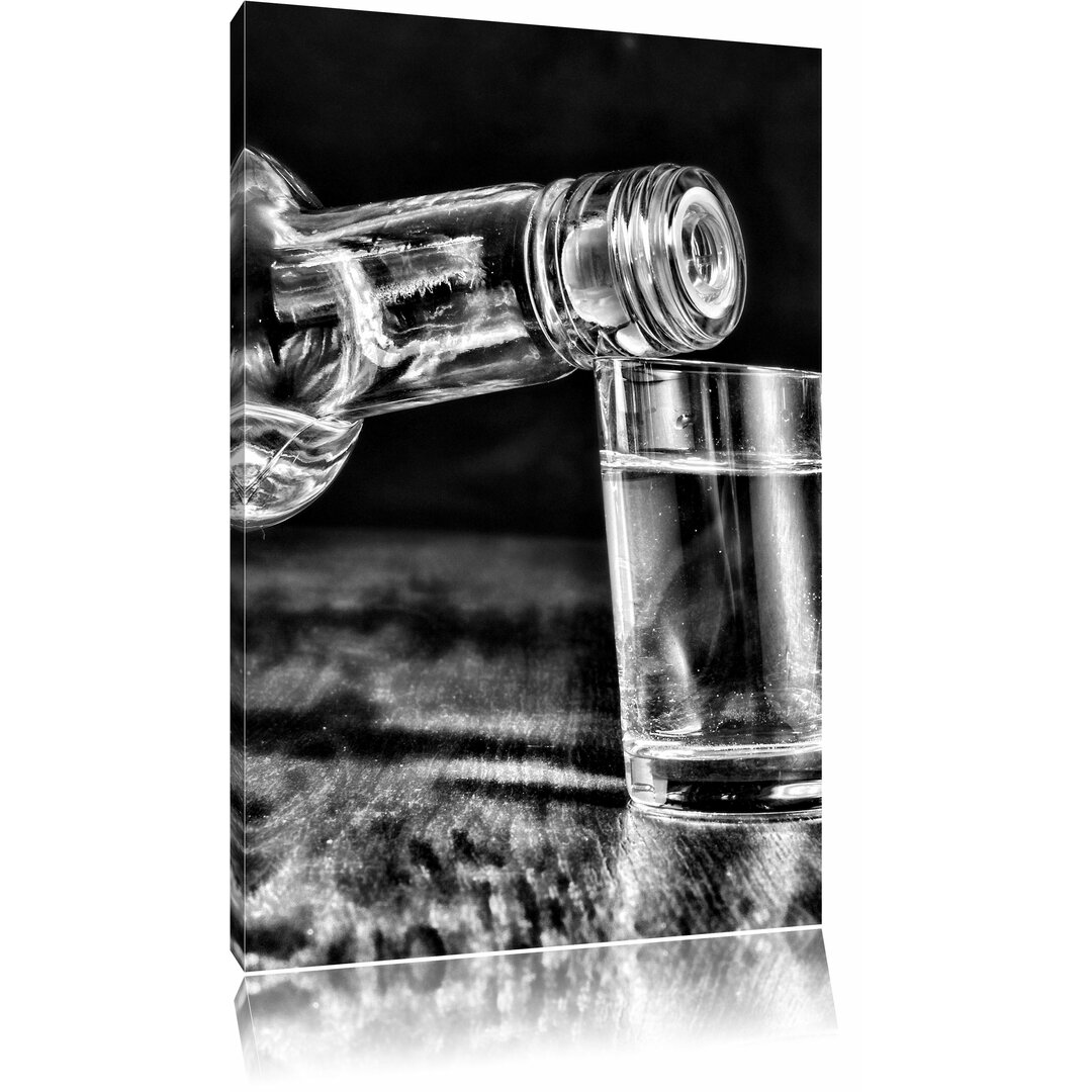 Leinwandbild Dark Vodka Flaschen Alkohol Whisky Bourbon Party in Monochrom