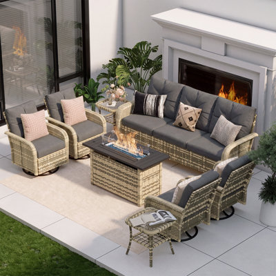 Ensemble de conversation de patio extérieur en osier 8 pièces avec des chaises pivotantes et des poufs
