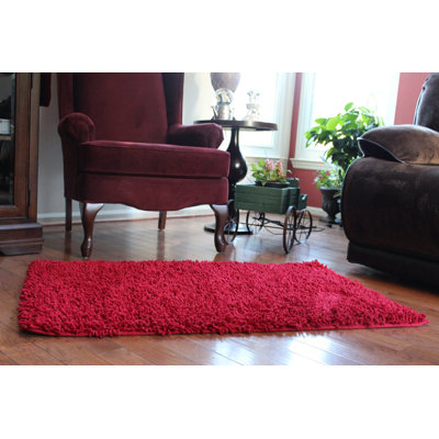 Tapis décoratif à poils longs rouge