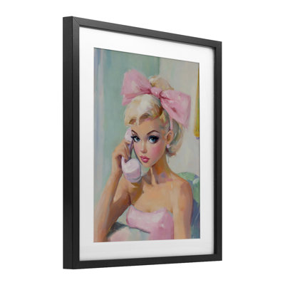 «Blonde Girl with Pink Bow», reproduction sous verre encadrée, design par The Prints Vibe
