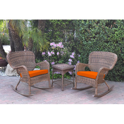 Chaise berçante en osier et table de bout avec coussins Windsor