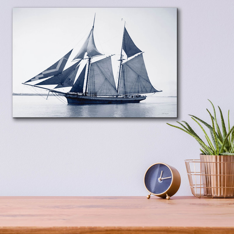 «Indigo Yacht 3» par Stellar Design Studio, art mural en verre acrylique, H 12 po x l 16 po x P 0,13 po