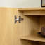 2 portes avec armoires de rangement rainurées