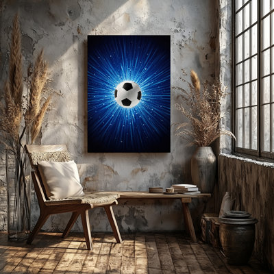 Toile, un ballon de soccer dynamique est capturé en mouvement, apparaissant à un art mural éclatant à travers un fond bleu éclatant rempli d'art sur toile radiant