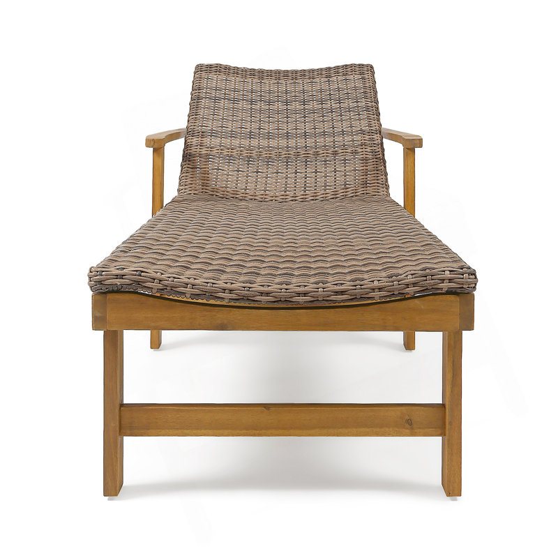 CHAISE LUNGE