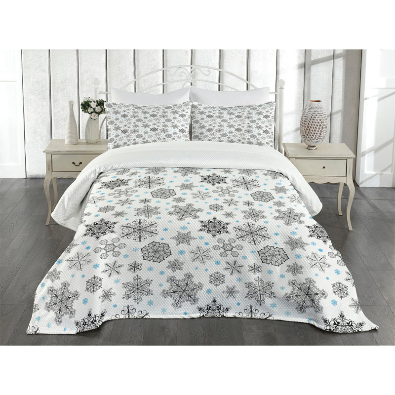 Snowflake White and Blue Quilted Queen Bedspread Set