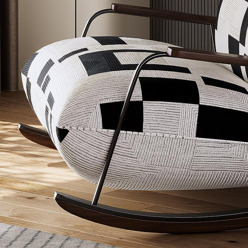 Chaise berçante classique à carreaux noir et blanc classique