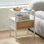 Table de chevet fonctionnelle en rotin avec prise de courant, ports USB, tiroir et pieds en métal pour une utilisation polyvalente à la maison et au bureau-109760365