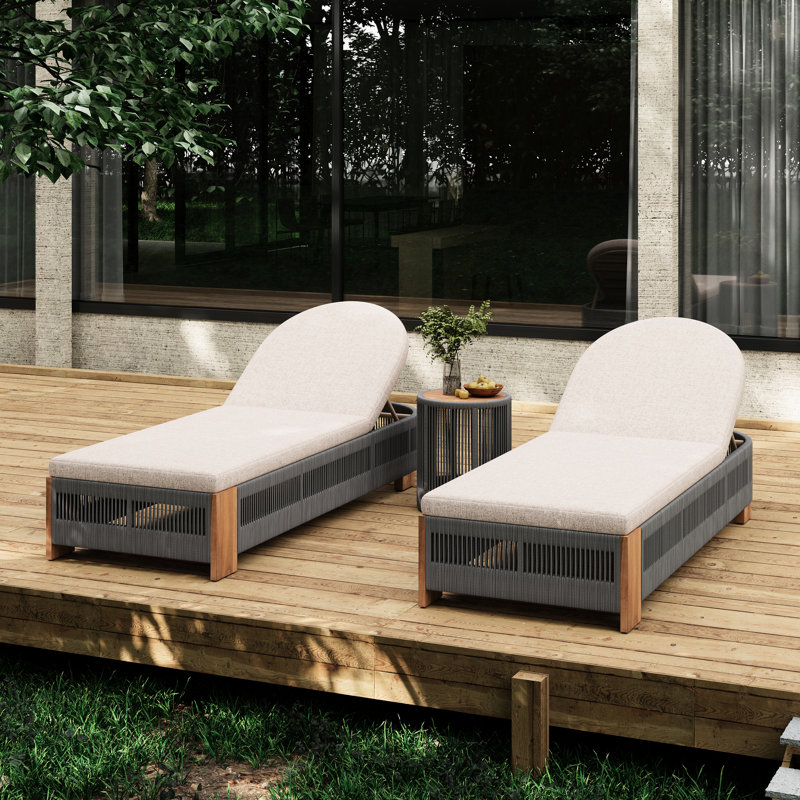 Chaise longue d'extérieur avec coussins beiges et table d'appoint en bois d'apparence, ensemble de chaises de patio toutes saisons réglables, corde grise, coussins, fabrication