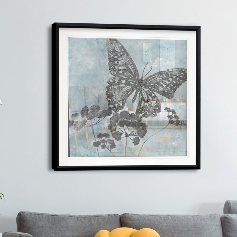«Soft Silhouette Butterfly», reproduction de peinture acrylique sur toile tendue, H 30,5 po x l 30,5 po x P 1,5 po