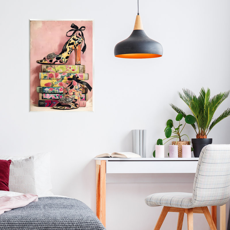 Plaque murale On My Feet Heels & Books, design par Annabelle Hall, H 19 po x l 13 po