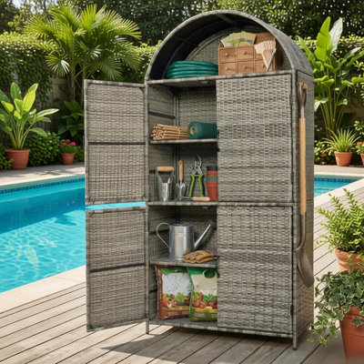 Armoire de rangement extérieure en osier de 72 po de hauteur avec tablettes, remise verticale en rotin pour 4 portes avec tablettes réglables et tiroir, porte-serviettes d'extérieur pour le jardin, la cour, la piscine et le gris