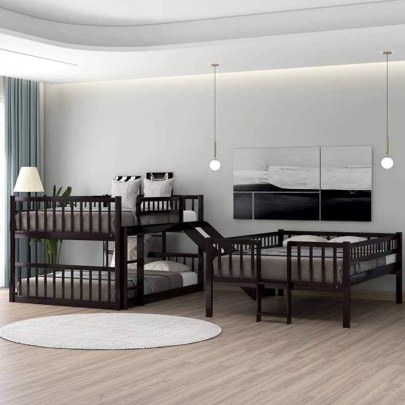 Triple lit superposé, offrant un espace de couchage supplémentaire, avec une structure stable conçue pour la durabilité, conception d'espace