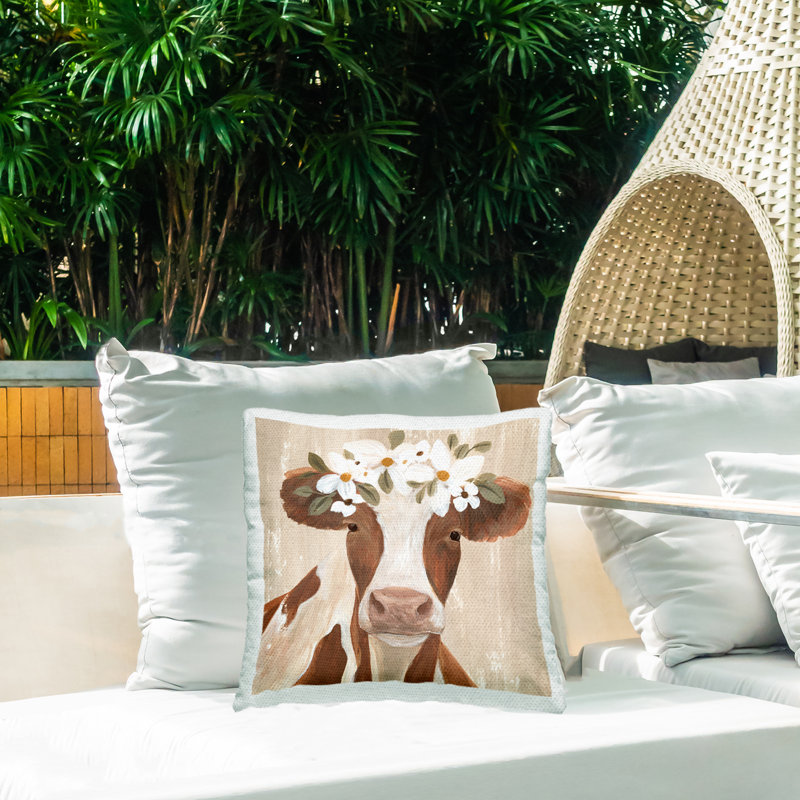 Coussin d'extérieur imprimé Brown Country Cow Flowers par Annie Warren