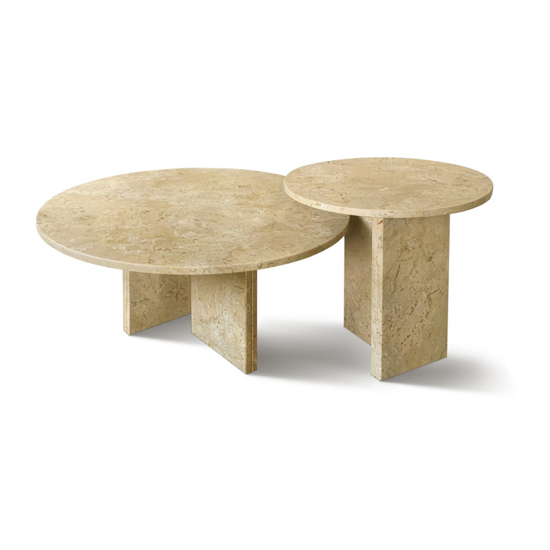 Ensemble de tables basses en marbre jaune Glod, seulement la table, sans chaises.
