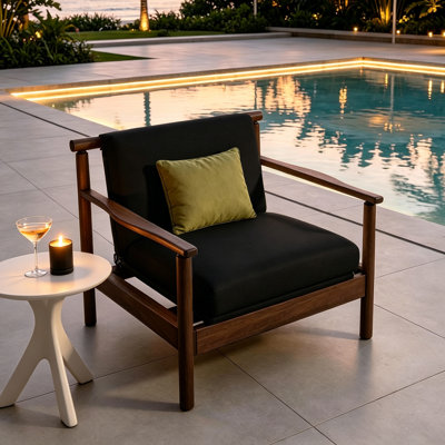 Chaise d'extérieur en bois de teck massif Nakita avec coussin et accoudoirs