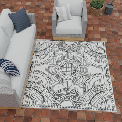 Tapis intérieur / extérieur en polypropylène tissé à la machine géométrique blanc / noir