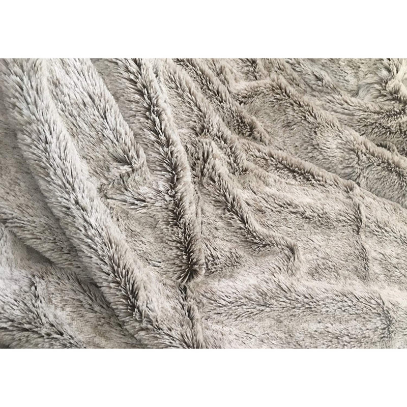 Jeté gris en fausse fourrure