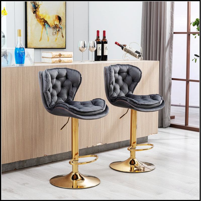 Tabourets de bar confortables avec repose-pieds chromés, base pivotante et hauteur réglable pour les cuisines et les bars modernes