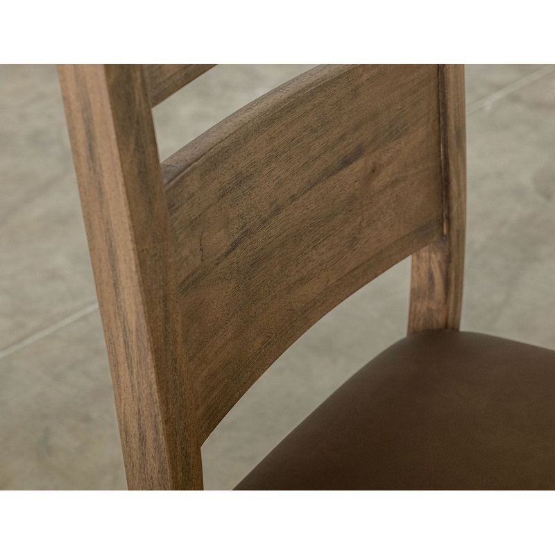 Chaise rembourrée en bois