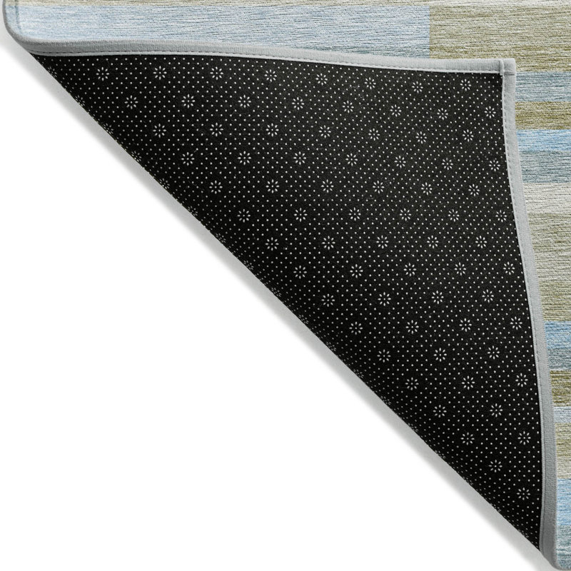 Tapis intérieur / extérieur rayé bleu ciel et denim 3 pi x 5 pi HomeRoots
