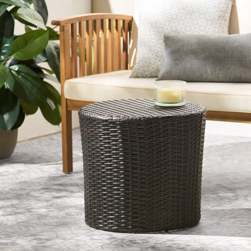 Table d'appoint de patio au design élégant